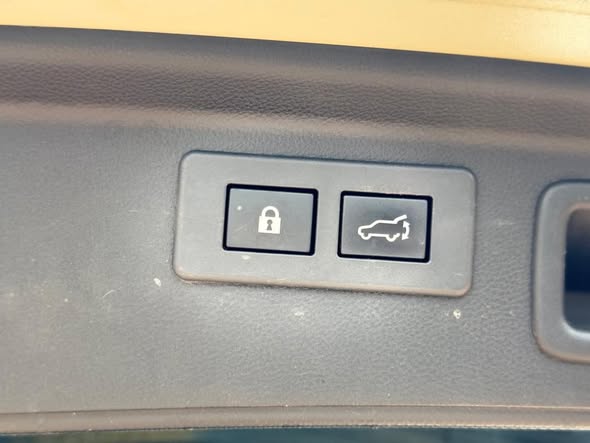 A picture of Subaru Forester SK9 2018 2 5cc petrol sunroof 85M