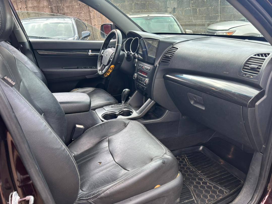 A picture of 012 Kia Sorento