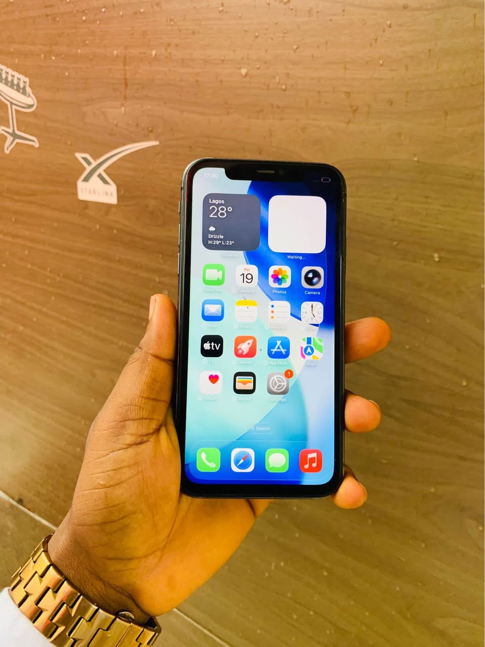 A picture of iPhone 11 128gb with faceID working perfect