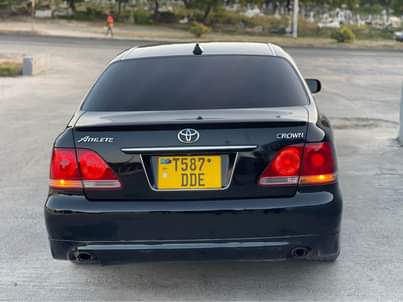 A picture of Toyota Crounw On Sale M10 8