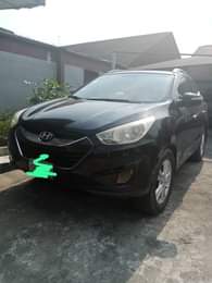 A picture of 2011 Neatly Used Black Hyundai lx35 For Sale Price 4