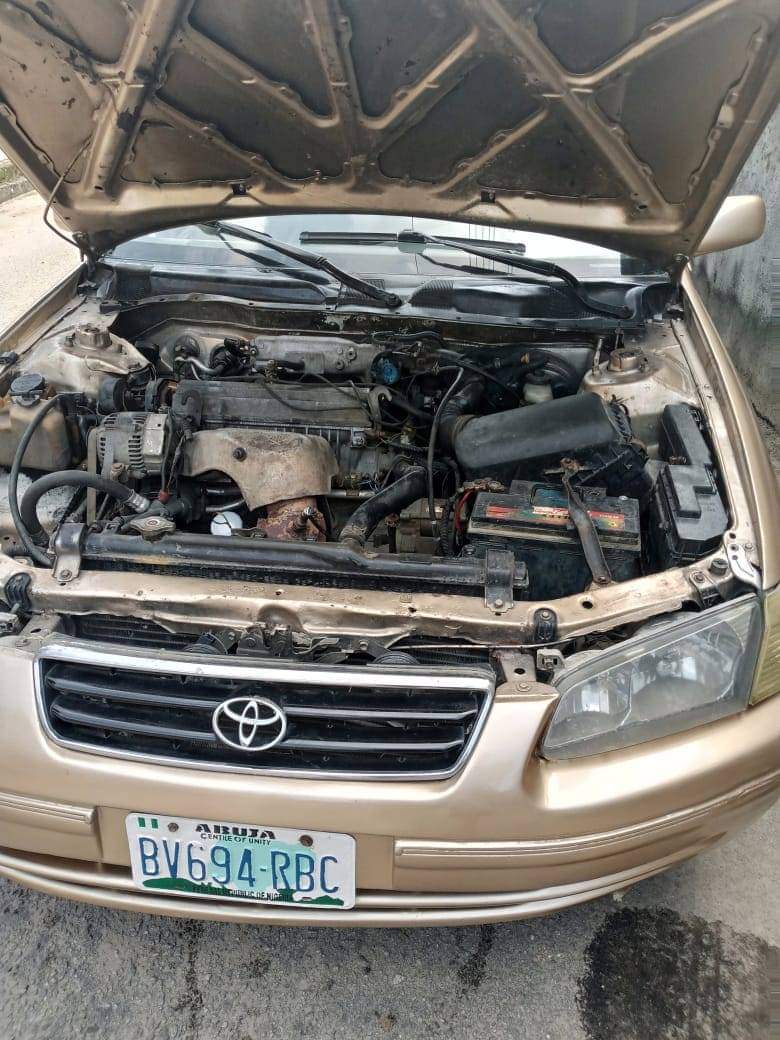 A picture of 2001 Nigerian used Toyota Camry Drop Light