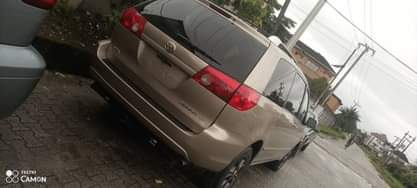 A picture of HOTTEST DEAL Direct Belgium 2007 Toyota Sienna Everything is intact