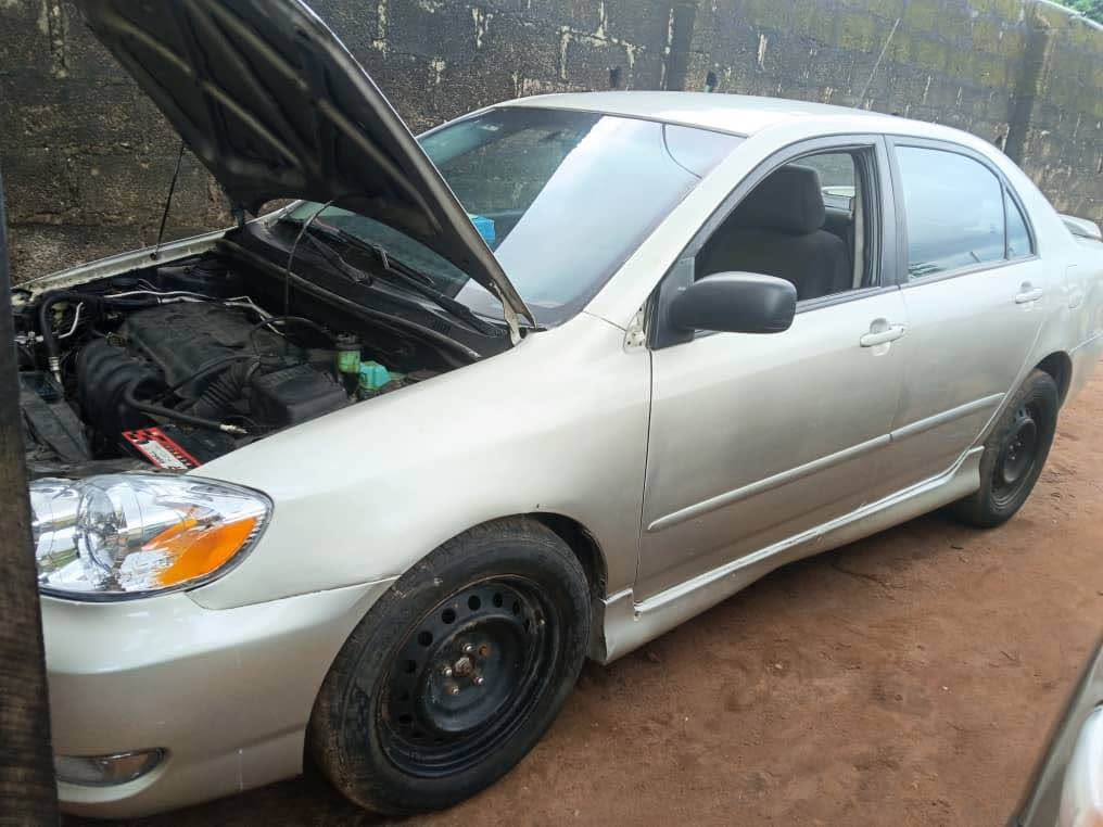 A picture of Toyota Corolla 2005 ready to buy and drive to kasablsnca