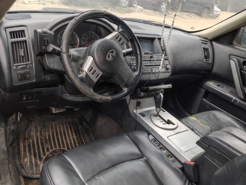 A picture of Oye motor location Akoka Yaba Lagos besides unilag pako bus