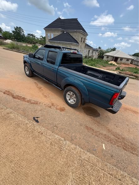 A picture of Nissan fronter 08161812887 whattapp 07032170567
