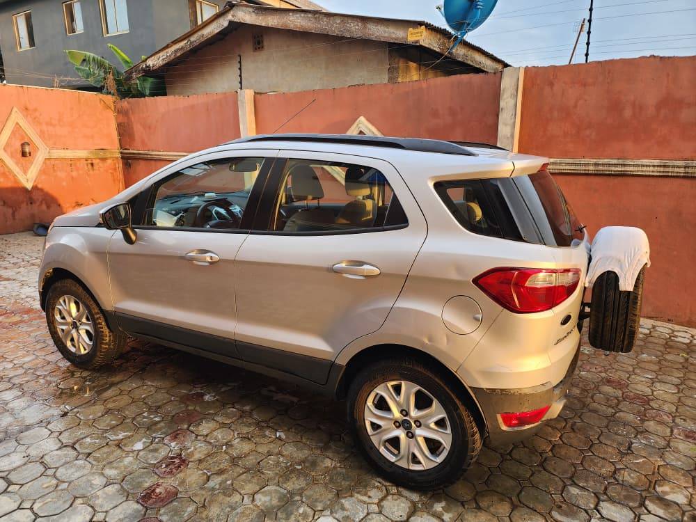 A picture of Ford escort