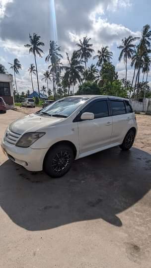 A picture of TOYOTA IST