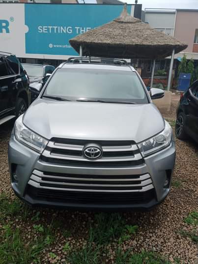 A picture of TOYOTA HIGHLANDER