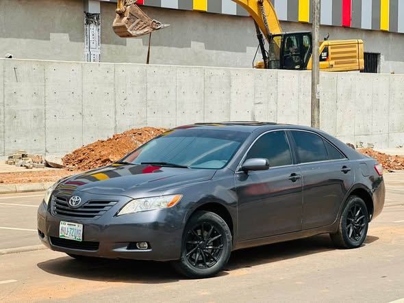 A picture of TOYOTA CAMRY LE 2008