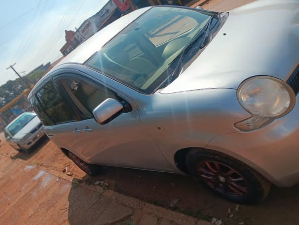 A picture of Toyota Sienta