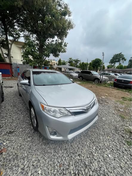 A picture of HOT CAKE CAMRY 2012