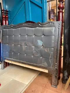 A picture of 5 6 bed leather
