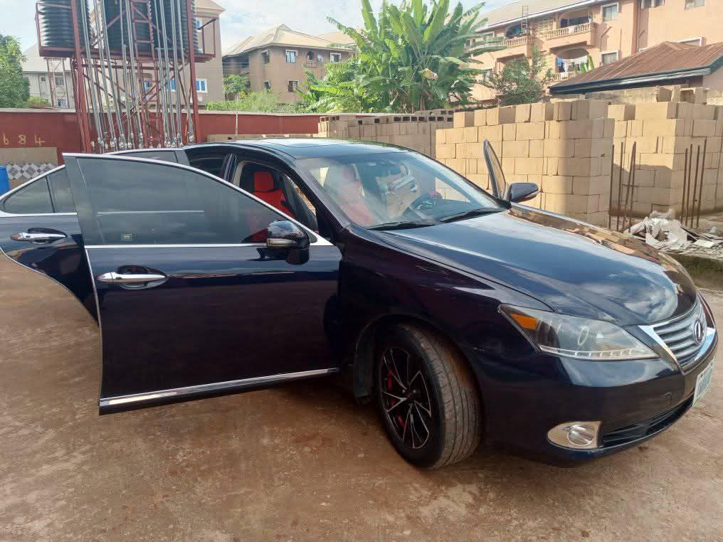 A picture of 2012 Toyota ex350 lexus