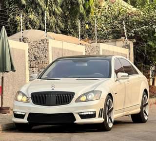 A picture of MERCEDES BENZ S550 Full Option Model 2010 Price 11 5M