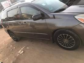 A picture of Nigeria Used Sienna 2005 working perfectly read descriptions
