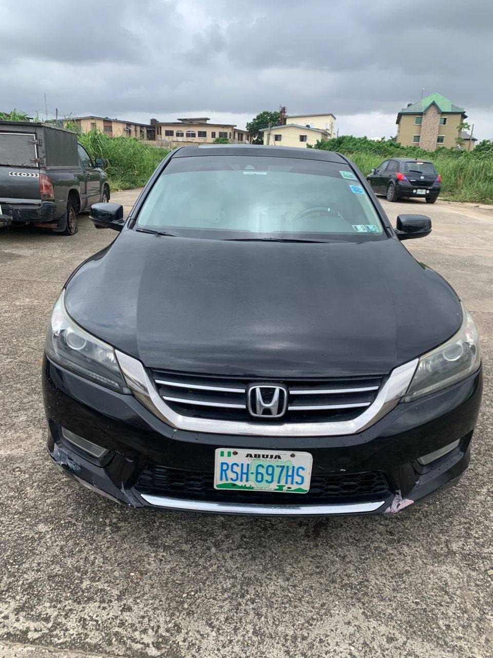 A picture of 2013 Honda Accord with very sound engine and gear 9.8m