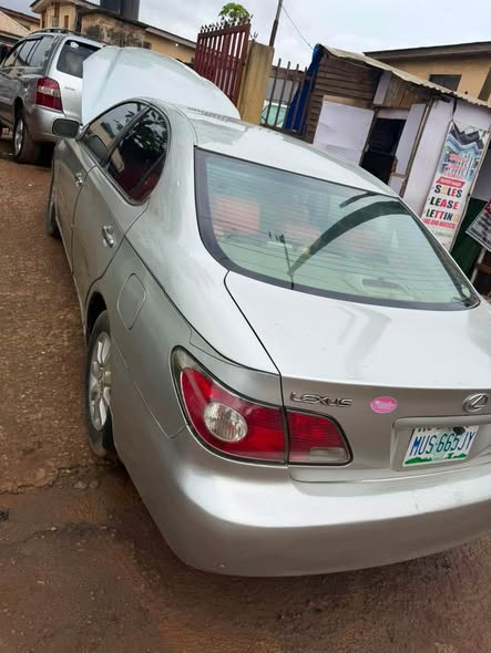 A picture of Lexus es330