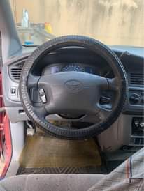 A picture of Toyota sienna 02