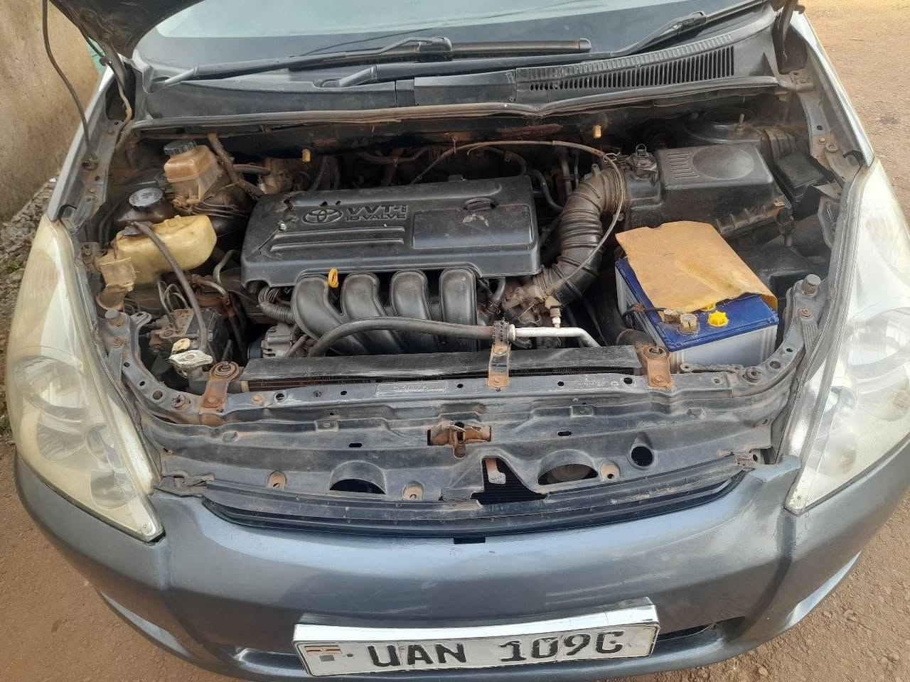 A picture of 2004 Toyota wish