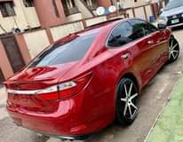 A picture of Lexus ES350 2014