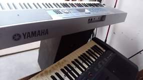 A picture of key board yamaha