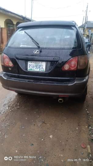 A picture of partly first body rx300 2001 with a very sound engine