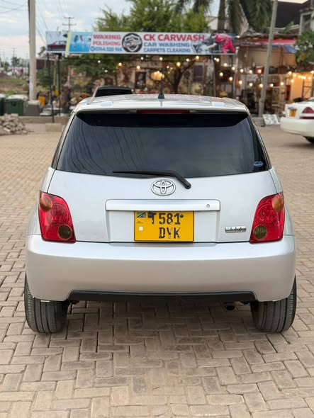 A picture of TOYOTA IST