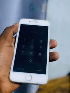 A picture of iPhone 6 plain Gb 128