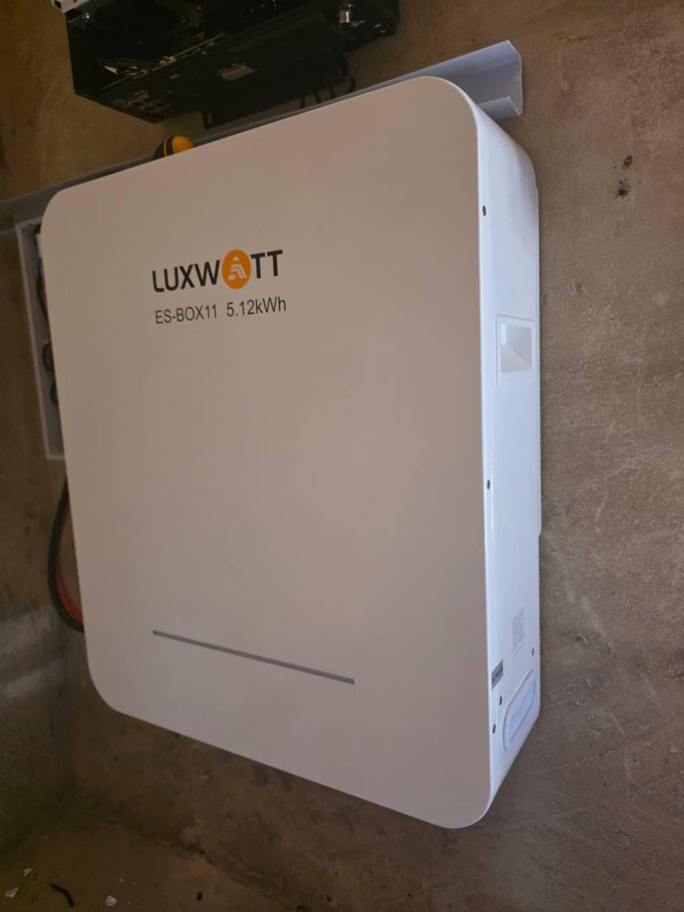 A picture of SOLAR lithium batteries