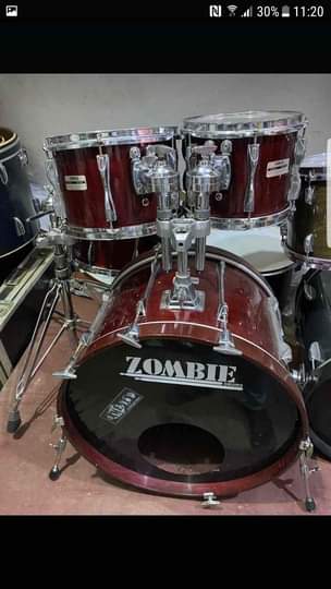 A picture of Drumset