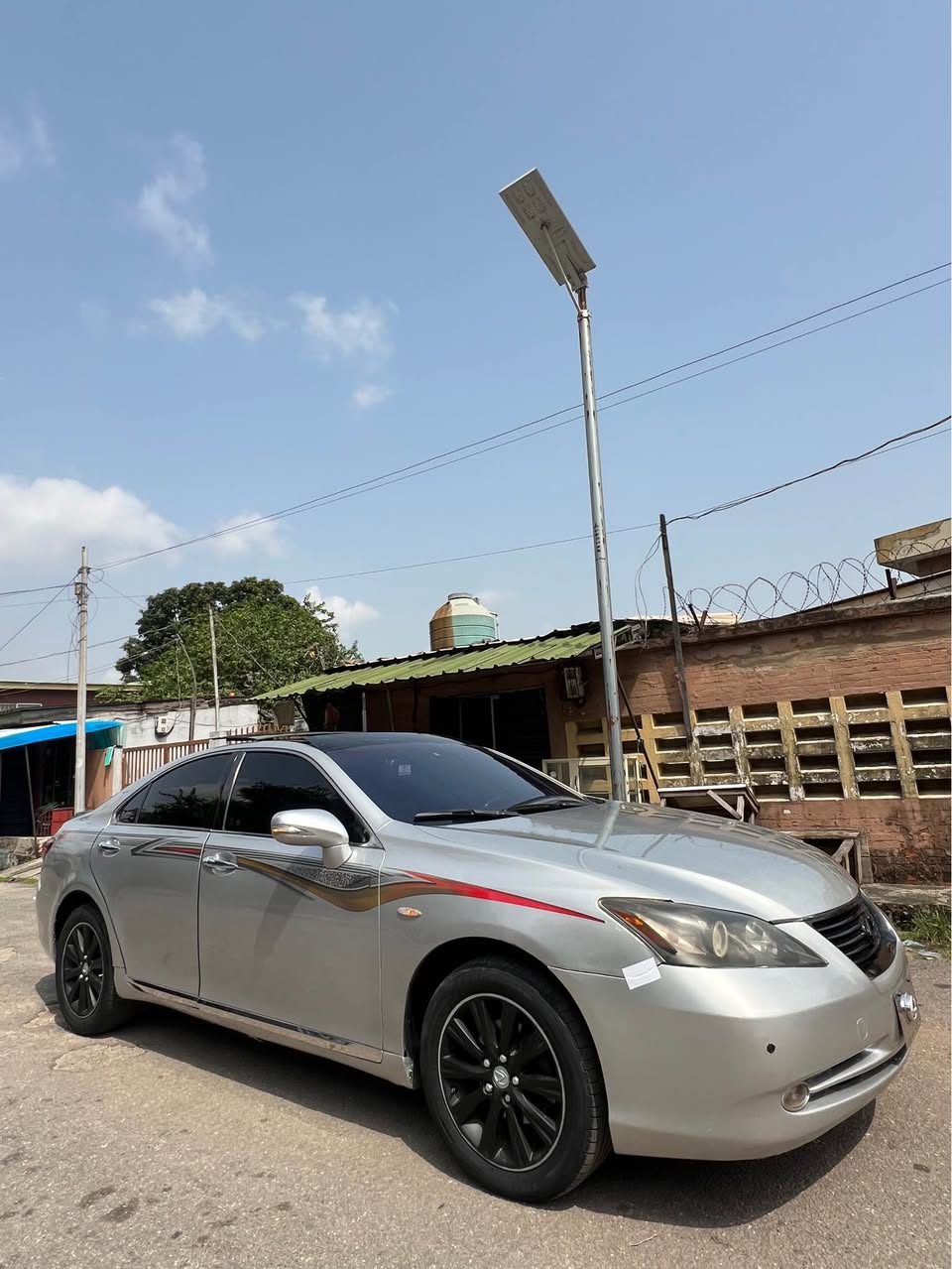 A picture of 2009 es350 fullest option with pano and park assist
