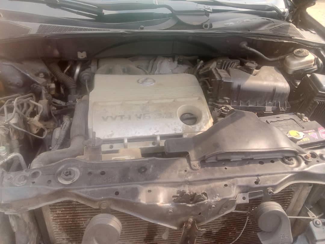 A picture of Lexus Rx 330 Everything is working perfectly price 6 5m