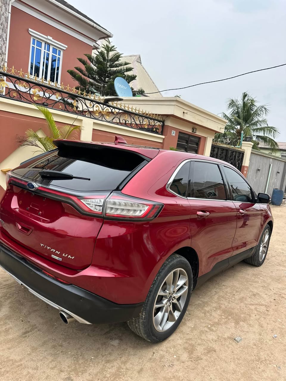 A picture of 2016 Ford edge titanium with 4plug engine