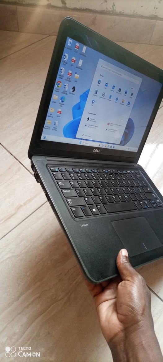 A picture of DELL latitude i3 Touchscreen 6th generation at 600 000