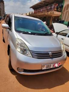 A picture of Toyota ISIS
