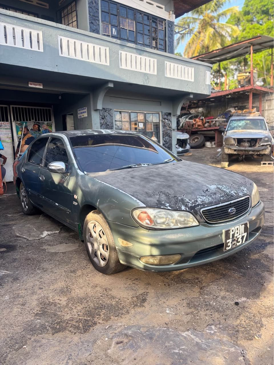 nissan a33