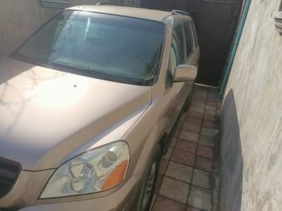 A picture of Honda pilot 2005 model