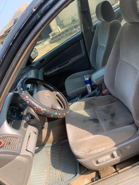 A picture of Toyota Camry 2004