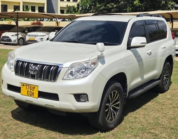 A picture of 2010 TOYOTA LAND CRUISER PRADO