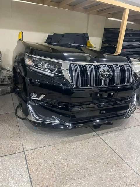 A picture of new stock toyota land cruiser parado 2021 original paint original