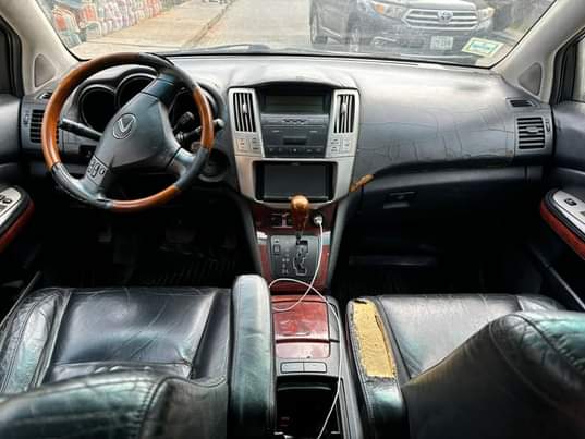 A picture of Sweet Deal V. Clean. 2004 Lexus. Rx330 Toks Standard. Registered