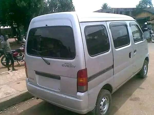 A picture of Tokunbo Suzuki Every Mini Bus Year of Manufacture 2000 Fuel