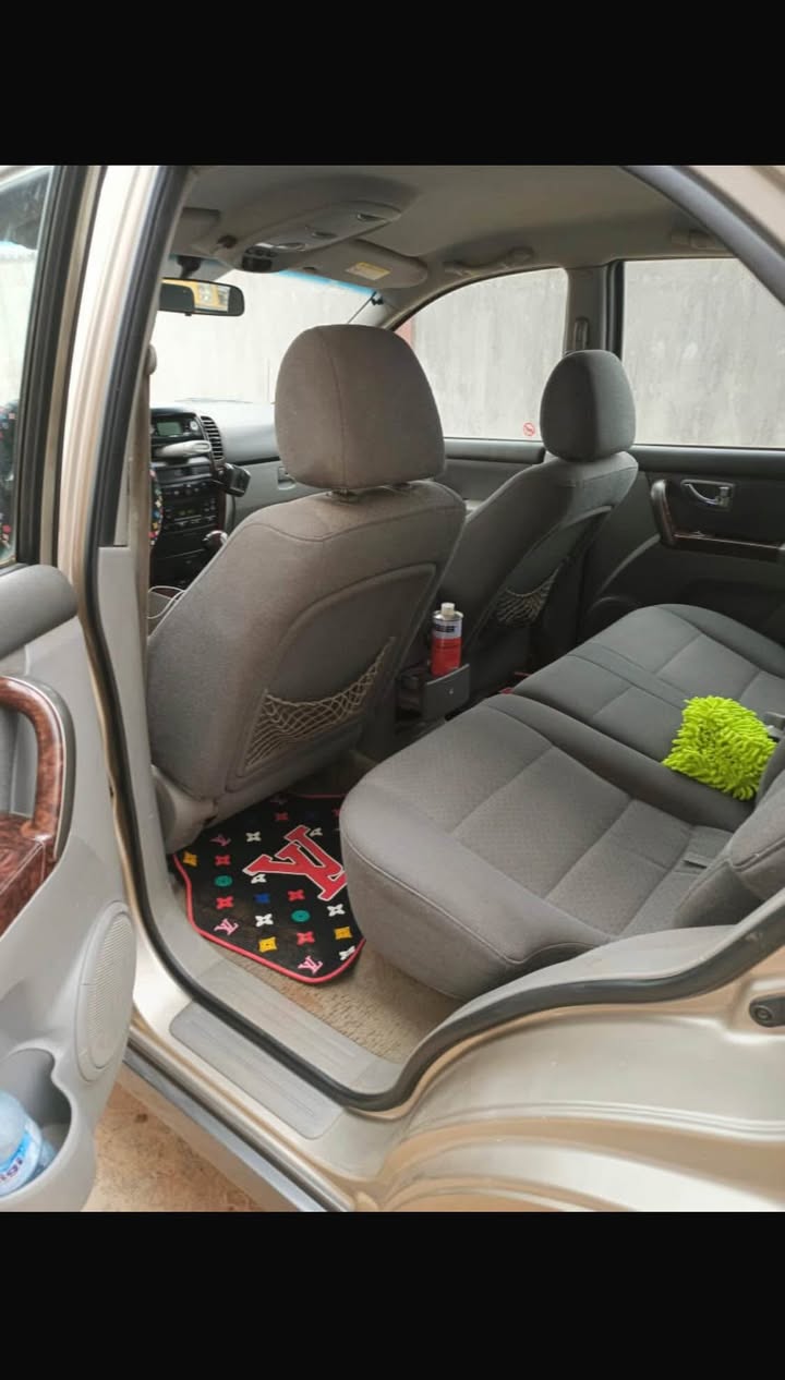 A picture of kia sorento 2005