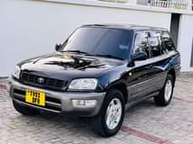 A picture of TOYOTA RAV4 BEI 13M