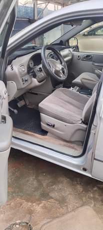 A picture of Ford dolge caravan 2005 model