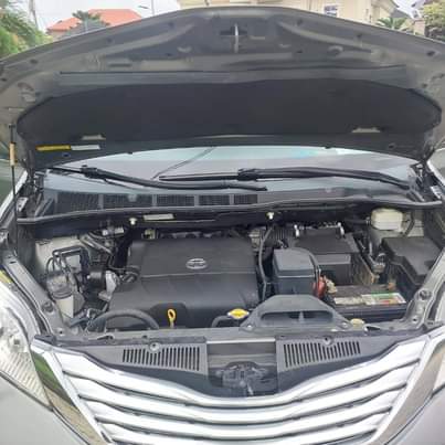 A picture of Toyota sienna