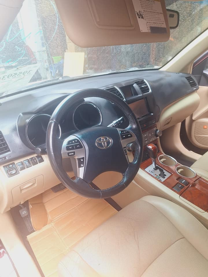 A picture of Toyota highlander 2011
