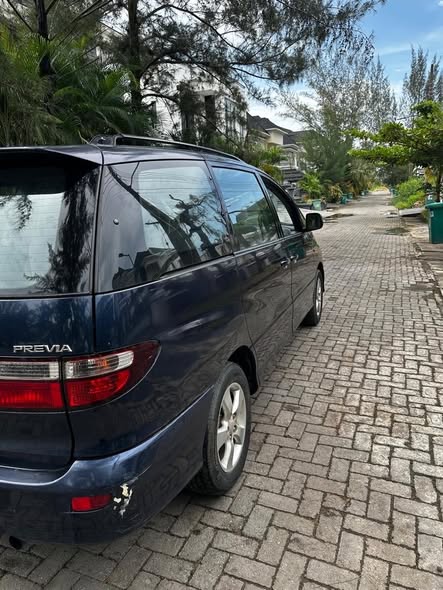 A picture of 2006 Toyota previa