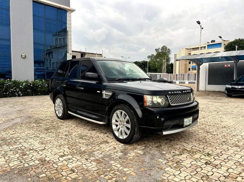 A picture of USED RANGE ROVER SPORT HSE 2008 MODEL WITH ORIGINAL CUSTOM